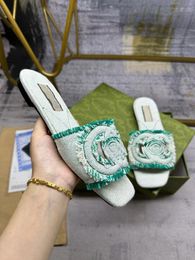 Designer Sandalen Italiaanse slippers Paris Nieuwe bloemenbrocade Vrouwen slippers platte bodem slippers Herringband slippers dames modieus strepen strand