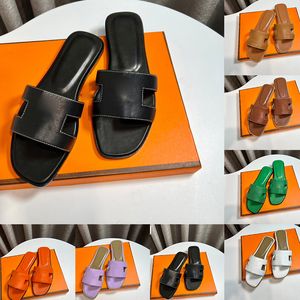 Designer Sandalen Leer Summer Sandaal voor damesglaasjes buiten de vrije tijd Vakantie Sliders Beach Slippers Spring Flat echte schoenen Maat EUR 35-42 Claquettes