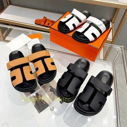 Designer Sandals Luxury Beach Slippers Slides Femmes Plats Mules d'été décontractées Fashion Flip Flip Flops Chaussures plates en cuir