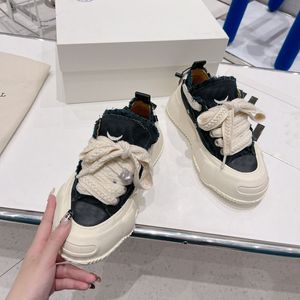 Sandales de créateurs Pantoufles de luxe Chaussures décontractées pour femmes Kerbstone Toile en cuir maille tissée à lacets mode baskets à semelle en caoutchouc de veau pour hommes à fond plat