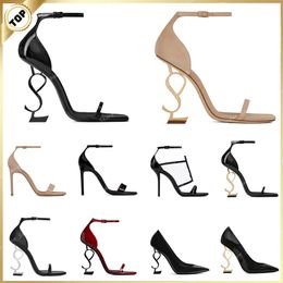 Designer sandalen luxe top lakleer puntig 8cm10 cm hoge hakken nieuwe mode dames één riem feestschoenmerk sexy jurk schoenen metalen letter hak trouwschoenen