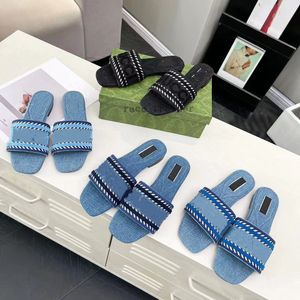 Sandales de créateur Luxury Slippers Vintage Light Blue Beach Womens Chaussures plates décontractées Mules d'automne Script Logo Denim Sandale Taille 35-43 5.23 01