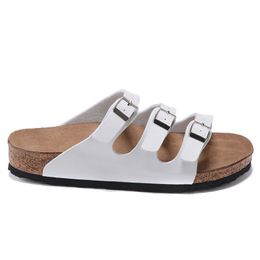 Sandales de créateurs Hommes Femmes Diapositives Sliders Plate-forme Pantoufles Sandales Mules souples Sabots Chaussures Pantoufle intérieure extérieure Flip Flop Chaussures causales 04040j