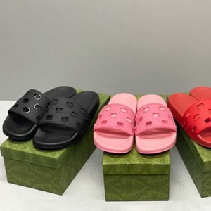 Femmes Designer Pantoufles Diapositives En Caoutchouc Sandale Plat Blooms Fraise Pantoufle Vert Rouge Blanc Web Mode Mens Sliders Plage Tongs Fleur Diapositive Avec Boîte NO010