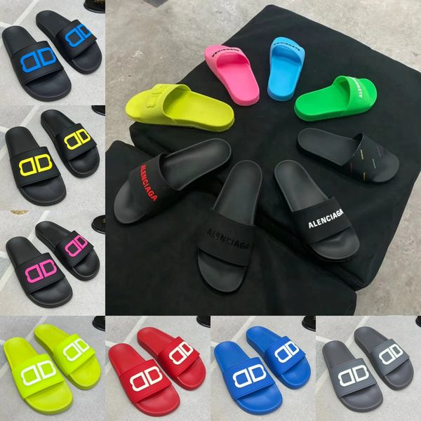 Sandalias de diseñador Zapatillas para hombre Zapatillas para mujer Zapatos negros Logotipo estéreo de lujo Sandalias de verano Zapatillas de playa Pisos