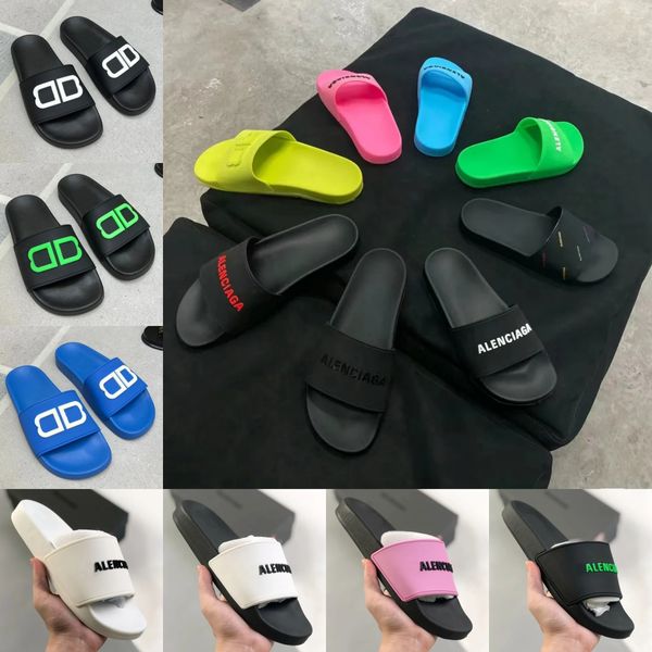 Sandalias de diseñador Zapatillas para hombre Zapatillas para mujer Zapatos negros Logotipo estéreo de lujo Sandalias de verano Zapatillas de playa Pisos Tamaño EUR 36-45