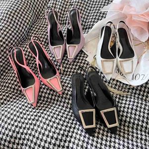 Sandales de créateurs pointues talons hauts en cuir authentique pour chaussures habillées de luxe plates Femmes plage sandale fête mariage y boucle nue noire rouge mat