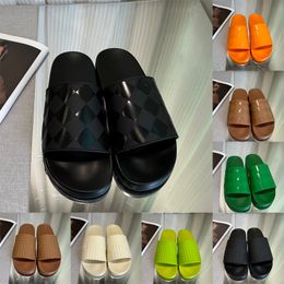 Sandalias de diseñador Diapositivas de piscina Sliders Intrecciato Zapatillas para hombres Mujeres Verde Beige Negro Zapatos de playa planos de goma Moda Sala de diapositivas al aire libre Zapatilla a rayas de lujo