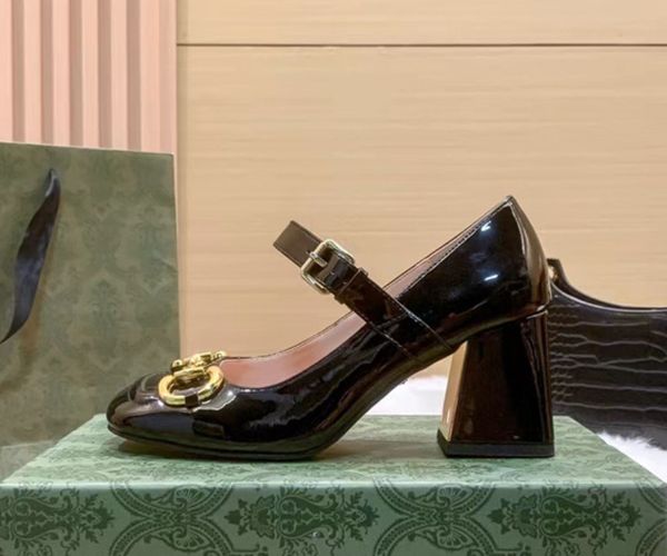 Designer Sandalen Flacher Mund Quadratischer Kopf Einzelne Schuhe 2024 Frühling Neue Metallsitzschnalle Candy Color Heel Damenschuhe mit Box