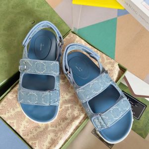 Sandalias de diseñador Slipper Man Mujeres Sandalias Sliders de alta calidad Cristal de pantorrilla Zapatos casuales Plataforma acolchada Summer Cómoda playa Tamaño informal 35-41