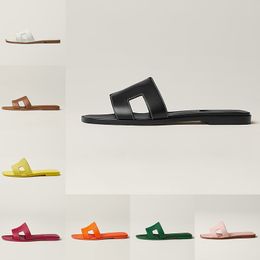 Sandalias de diseñador Zapatillas para mujer Damas Pisos de cuero Habitación Sandalia Diapositivas Negro Marrón Blanco Mula Sliders Mujer Zapatos de verano 2024 Diapositivas de la casa