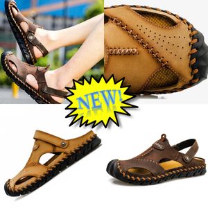 Designer Sandales Slippers Men Summer Femme Chaussures Chalitres en forme de diapositives Fin moulé noir Tonal avec de l'eau 38-48 EUR 38-48