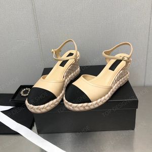 Sandales de créateur Semelle tressée en paille Chaussures Mary Jane Chaussures habillées Talons pour femmes Talons de designer de luxe Chaussures d'usine