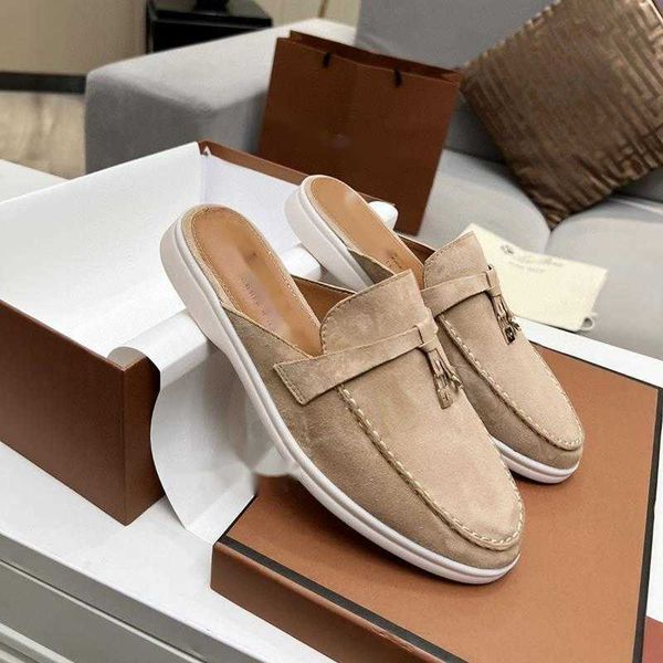 Sandalias de diseñador Encantos de verano Zapatos para caminar Mocasines Zapatillas de deporte Lujo Italia Scarpe Hombres Mujeres Plana Punta redonda Decoración Entrenadores Hebilla Flatheel Zapato