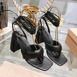 Sandales de créateurs STALLES HEURS HEURS SLINGBACK SHOWLOW Square Flip Flop Designer Casual Chaussures