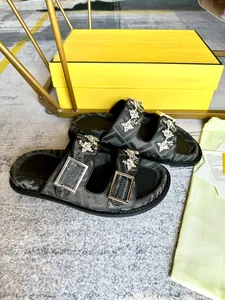 Designer Sandalen Met Zwembad Kussenglijbaan Slippers Merk Man Luxe Slippers Platte Comfort Muilezel Dames Wollen Slippers