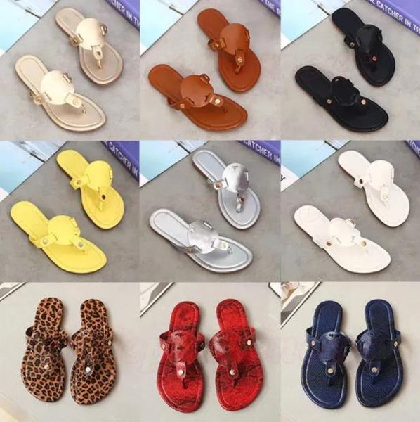 sandales de créateurs femme pantoufles célèbres diapositives curseurs de charme noir marron cuir nu coureur souple chaussures pour femmes été plage tongs sabots