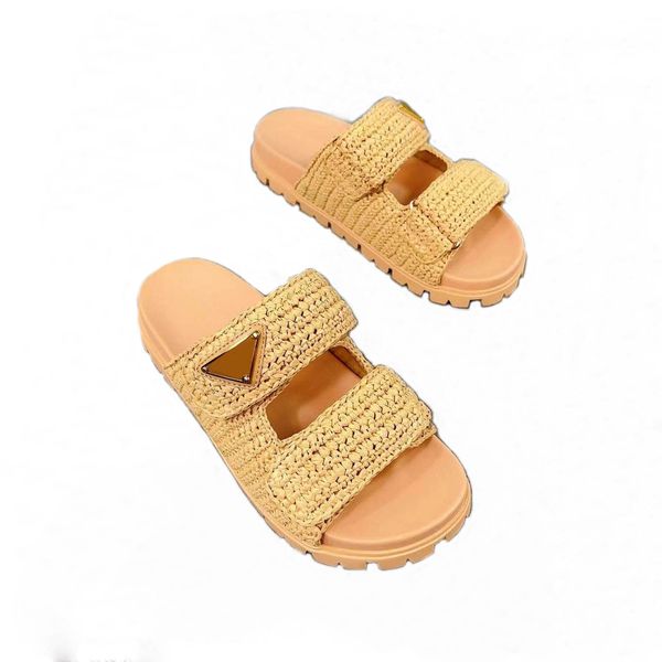 Sandales de créateurs Femmes Crochet Platform Slides Pantanes en cuir rembourrées Monolithes Roman Mousse Casqueurs Chaussures pour femmes