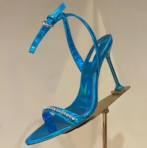 Sandales de créateurs Femmes Mode Talons hauts pointus Chaussures de soirée Bleu vif Laque Cuir Strass Décoration 10,5 cm Robe sexy Chaussure