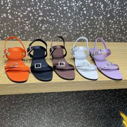 Sandales de créateur Femmes Chaussures de sandale plate Open Toe Open Strap Sandle Sandale Metal Boucle de mouton Summer Summer Top Quality Silk Leather Outdoors Shoe