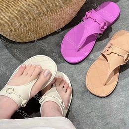 Sandalias de diseñador Flip Flip Interlocking G Sluys Slippers de goma Damas de gelatina de la playa plana Mulas de otoño de verano de verano al aire libre Tamaño de lujo de lujo 35-42
