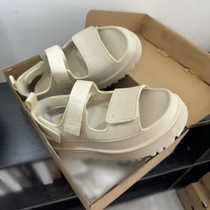 Designer Sandals Femmes Platform Sandale Chunky Beach Hook Slides Comfort Refort Soft Loop Pantres