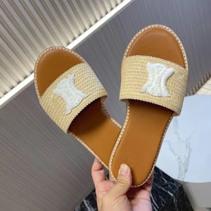 Sandalias de diseñador Zapatillas planas para mujer Zapatos de mujer sexy de cuero de verano Sandalias de marca Zapatillas casuales de playa Sandalias con hebilla de metal 2024 Nuevo modelo