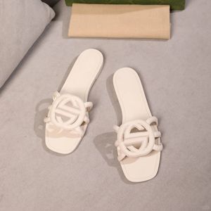 Sandales de concepteur Slippers pour femmes pantoufles en caoutchoucs de plage plate pour femmes Meules d'automne d'automne d'automne extérieur