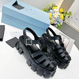 Designer Sandalen Dames Zomer Schuimrubber Dikke zool Strandvakantie Lichtgewicht sandalen met metalen driehoek Logo Monolith loafers Verhoogde dikke zool 35-40cm