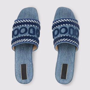 Sandales de créateurs Woody Sabots Mule Sandales plates Slide Lettre Mocassins Pantoufles Femmes Denim Bleu Pantoufles Summer Beach Plate-forme Toile