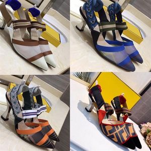 Sandalias de diseñador Sandalias de mujer Zapatos de punta estrecha Colibri Multicolor Tech Mesh Recorte transparente Marca de lujo Zapatillas de tacón alto para exteriores