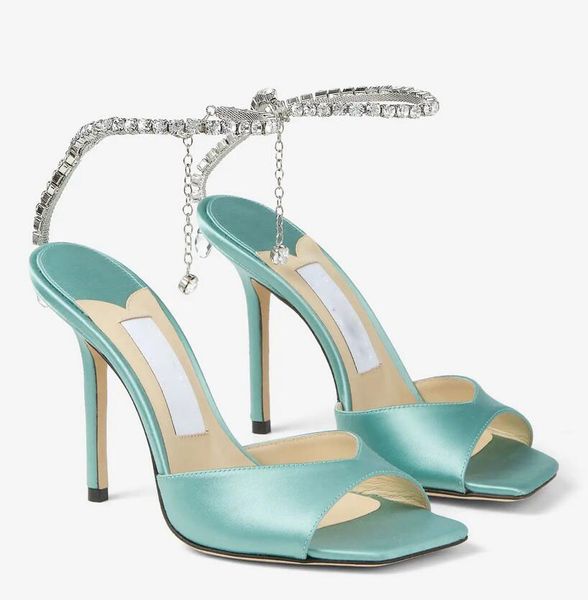 Sandales de créateurs Femmes Chaussures Luxe Saeda Sandale Brides à la cheville avec embellissement en cristal Bouts ouverts Talon aiguille EU35-43 avec boîte de mariage