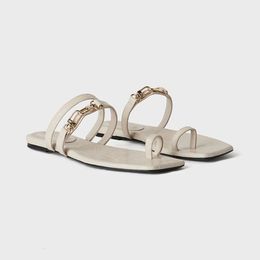 Sandales de créateur Femmes talons talons chaussures Toteme Summer Fashion Casual Leather Slippers confortable Crocodile Match Flat Bottom Bott