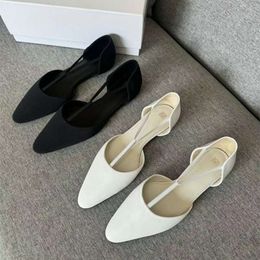 Sandales de créateur Femmes Slide Talons Chaussures Small Group Tot French Air Air T-Shaped Shoe Single Shoe noir confortable Silk Satin Tissu Plat