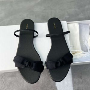 Sandales de créateur Femmes Slide Talons Chaussures Pure Row Velvet Bow Back Sandaux Plat Sandales Fashionable Simple Commuter Muller Chaussures Femmes