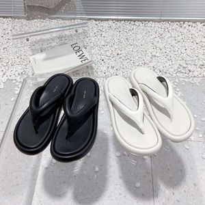 Designer sandalen vrouwen schuif hakken schoenen de clip voet slippers rij persoon dames zomerbrood dik zool eenvoudig lederen teen sandaal