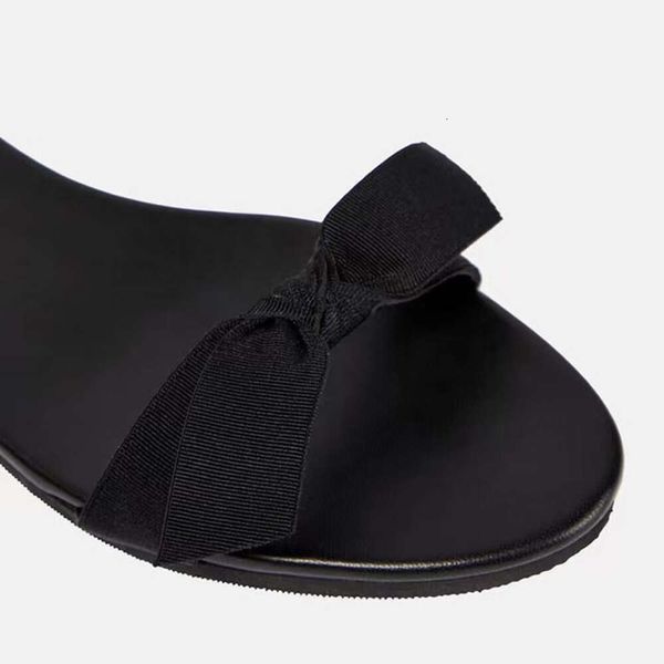 Designer Sandals Femmes Slide Talons Chaussures L'extrémité Fashion Silk Ribbon Bow Leather Flat Sole 41AP