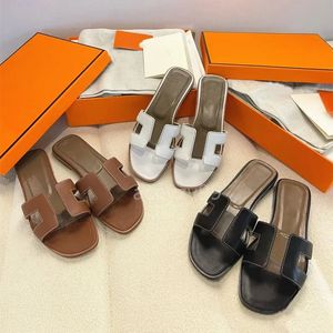 Designer Sandalen Dames Platte Glijbaan Slipper Sliders Schoenen Dames Beroemde Glijbanen Sandaal Bodem Slippers Casual Strand Buiten Sandaal