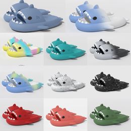 Designer Sandels Shark Pantoufles Été Hommes Sliders Hommes Femmes Rainbow Slides Bleu Gris Mémoire Sandales Doux Coussin Épais Pantoufle Nuage Slide Chaussures D'intérieur Eur