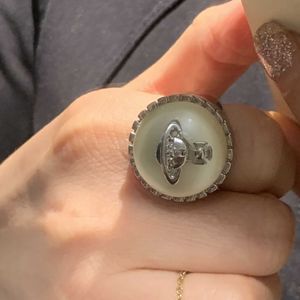 Designer Saturns Westwoods Natural Pearl Ring Uniek ontwerp Hoogwaardige lichte luxe stijl veelzijdige nagel