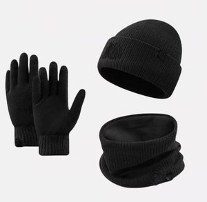 Bufanda de diseñador Guantes para niños y niñas Sombrero Traje Bufanda de invierno Lana Guantes cómodos y cálidos Hombre Regalo de Navidad Nuevo bordado superior Conjunto de tres piezas Traje cortavientos frialdad