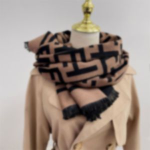 Écharpe de créateur pour femmes FoulardsDesigner Écharpe en cachemire femmes nouvelle mode automne hiver chaud châle écharpe vêtements chauds collocation 180 cm x 65 cm