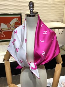 Diseñador Bufanda pura algodón de algodón Fashion Letter Square Sfuffand Four Seasons Universal Simple y retro Estilo accesorios de bufanda para mujeres