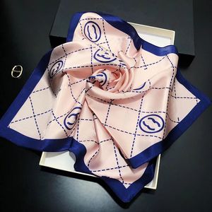 Foulard de créateur Foulard en soie Foulard pour femmes Été Luxueux Écharpe Haut de gamme Classique Lettre Motif Designer Châle Foulards Cadeau Facile à assortir Soft Touch 70 * 70 cm S527