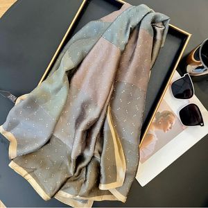 Designer sjaal zijden sjaal hoofd sjaal voor vrouwen zomer luxueuze sjaal high -end klassieke letterpatroon ontwerper sjaal sjaals geschenk gemakkelijk te matchen soft touch 90*180 cm