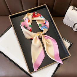 Designer Scarf Femmes Craquins châle Silk Lettre de fleur imprimé Bandeau de fleur Fashion Long Handle Wrap à main sac à main Bandage de bande de ruban Gift Matching Soft