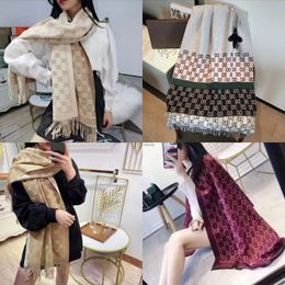 Bufandas de diseñador mujeres hombres senior chales largos Moda turismo suave Top Diseñador regalo de lujo impresión Bufanda de algodón 24 colores