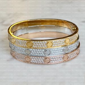 Bracelet à vis de créateur 18K Gold plaqué Bangle de haute qualité Classic Fashion Love Bracelet Diamond For Women Girl Wedding Mother Day Bijoux Femmes Cadeaux