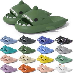 Livraison gratuite Designer Shark glisse une pantoufle de sandale pour les hommes femmes sandales Gai Pantoufle Mules Men Women Slippers Trainers Tongs Sandles Color55 Tendances