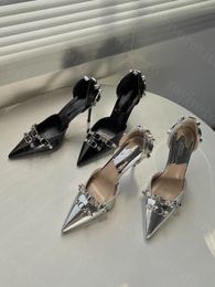 Designer pointu pointu européen et américain argent noir rivet talons hauts 9 cm femmes sangle plate détachable sandales de taille haute niche chaussures à talons minces